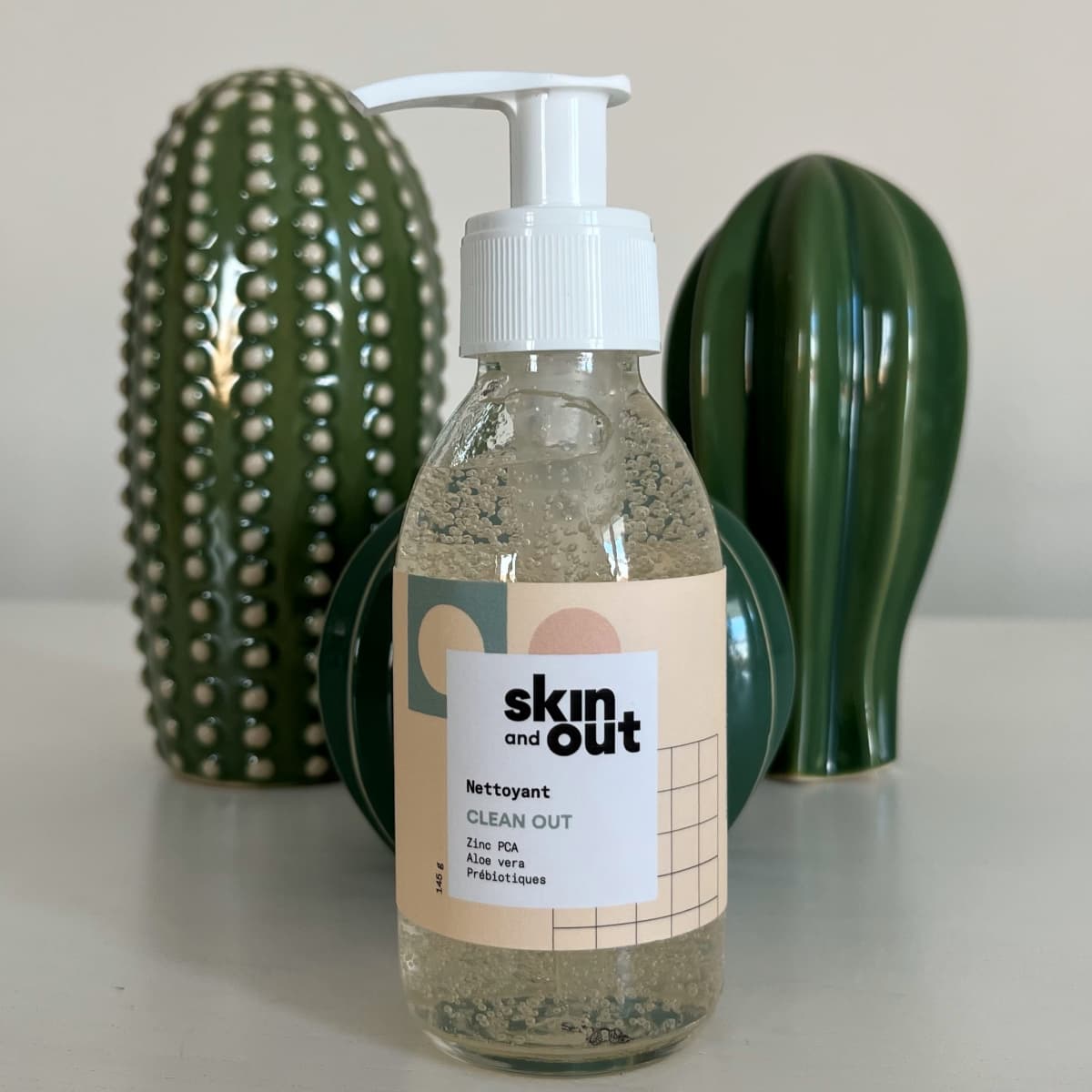 Classement des meilleures marques de beauté : comparatif complet 8 nettoyant vue de face 1