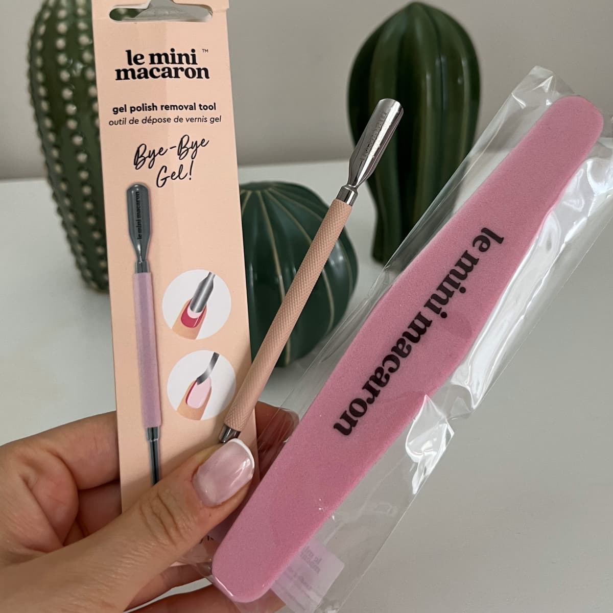 Le Mini Macaron : je teste leur kit de vernis semi-permanent Avis et retour d'expérience 15 outils preparation ongle 1