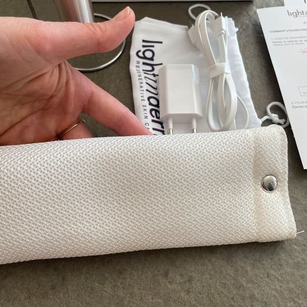 LightInDerm : Mon avis avec test de leur appareil anti-âge complété par une revue d'avis clients 4 photo etui sacoche appareil