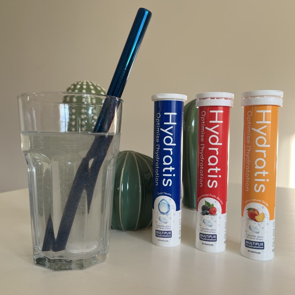Hydratis ou Waterdrop ? Comparatif détaillé des marques de boissons hydratantes 5 photo pastille dissoute verre eau hydratis
