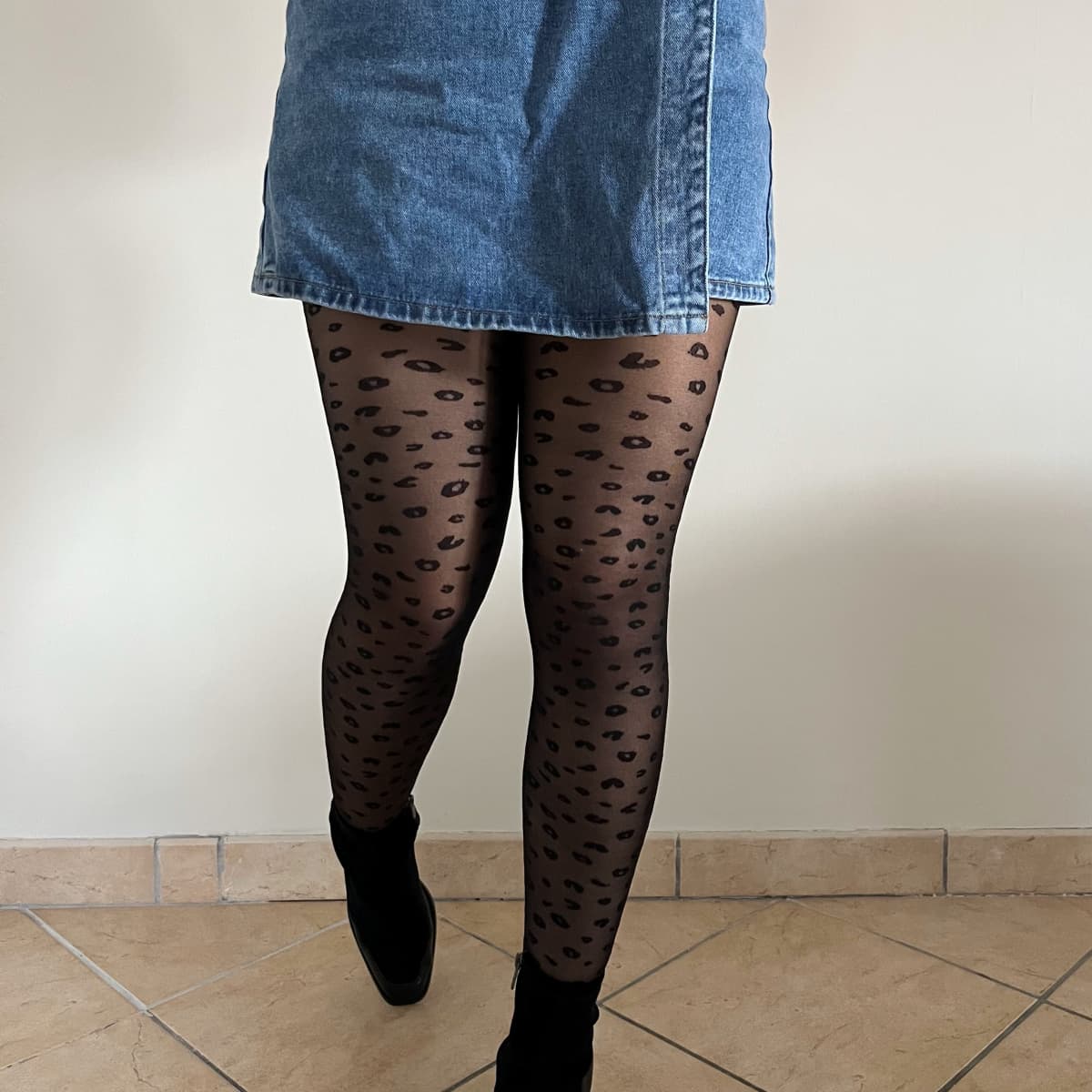 Mon avis sur Gambettes Box : Revue de leurs collants à motifs livrés chaque mois 4 rendu jambes collant leopard 1