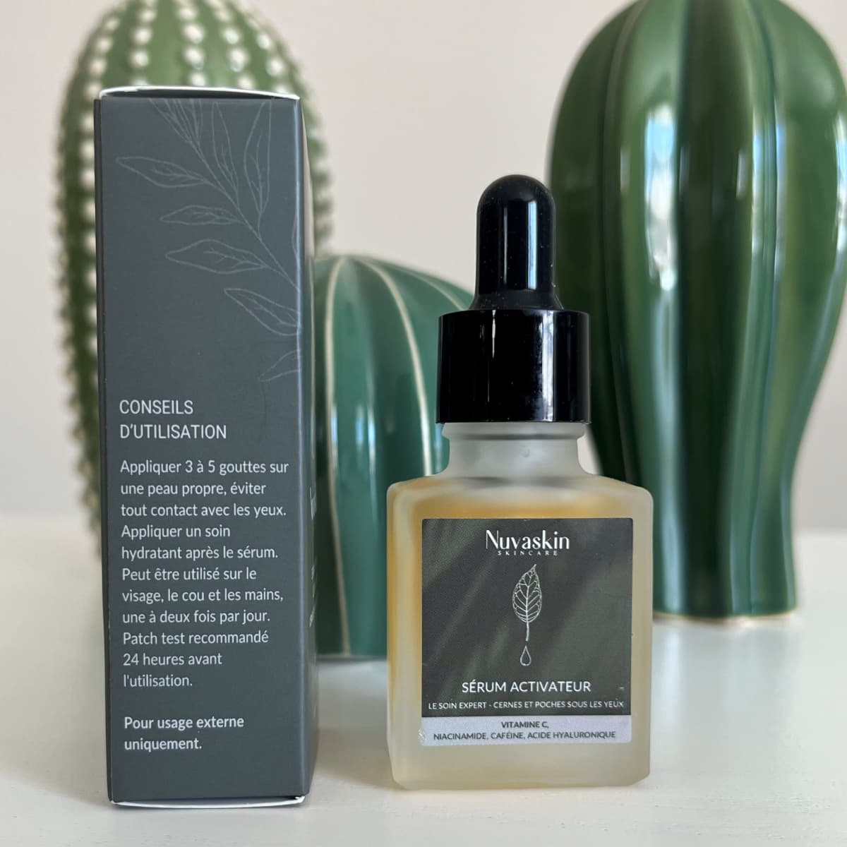 Mon avis sur Nuvaskin : Test avec analyse du stylo et sérum anti-cernes 7 serum photo devant nuvaskin