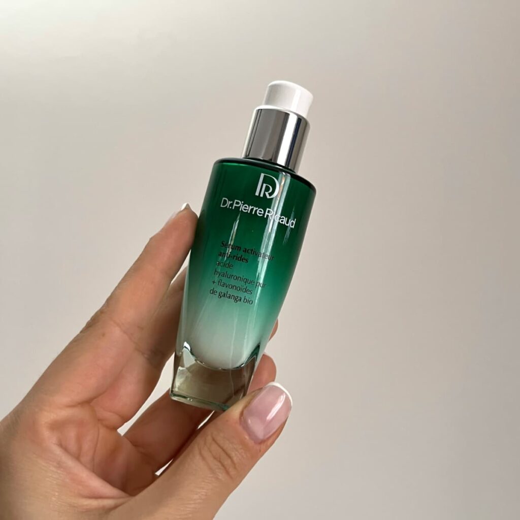Collagène ou acide hyaluronique : lequel choisir pour votre peau ? 9 serum yeux acide hyaluronique face 1