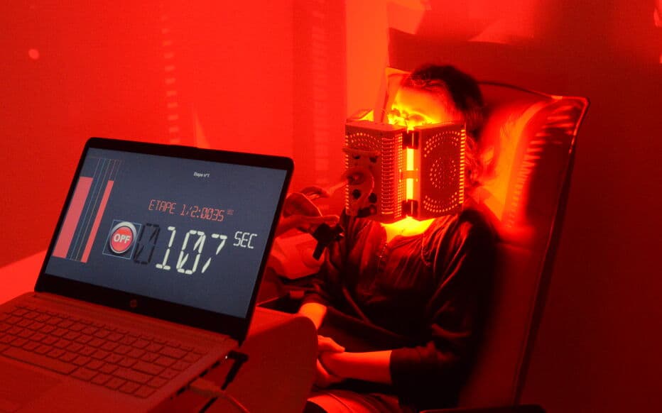 Est-ce que les masques LED sont vraiment efficaces ? Revue des études et des dangers 2 utilisation luminotherapie cancer 1