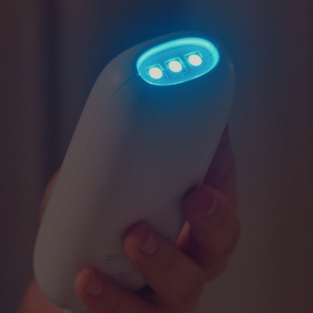 Mon avis sur le masque LED Silkn EMS FLME1PE1001 : trop de technologies... 8 puissance lumineuse basse masque led silkn bleue ems telecommande FLME1PE1001