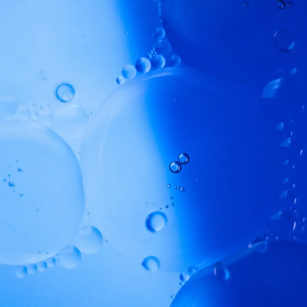 Comprendre les peptides de cuivre : bénéfices et risques pour la peau 1 peptide de cuivre couleur bleu normal