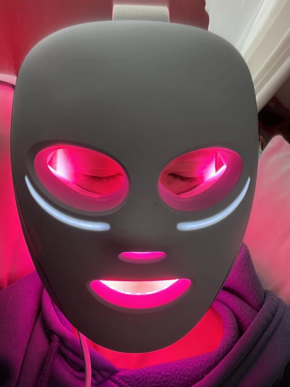 J'ai testé le masque LED Shark Cryoglow : mon avis avec analyse complète 9 besoin fermer les yeux masque led cryoglow shark lesavisdemilie