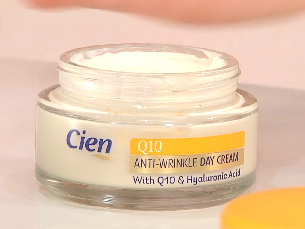 Mon avis sur les crèmes CIEN de Lidl : j'ai testé les Q10 jour et nuit de Lidl pendant trois semaines 3 creme cien q10 jour zoom pot de creme