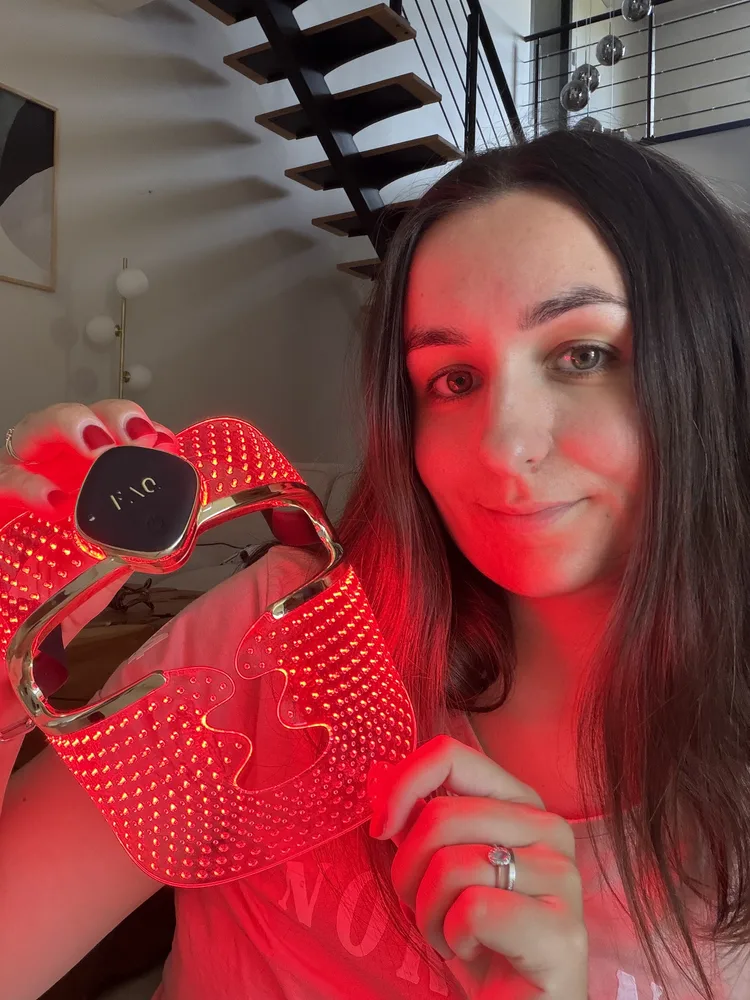 Quel masque LED choisir ? J'ai analysé, testé et comparé plus d'une dizaine de masques 15 emilie teste le masque led FOREO faq swiss 202 rendu masque