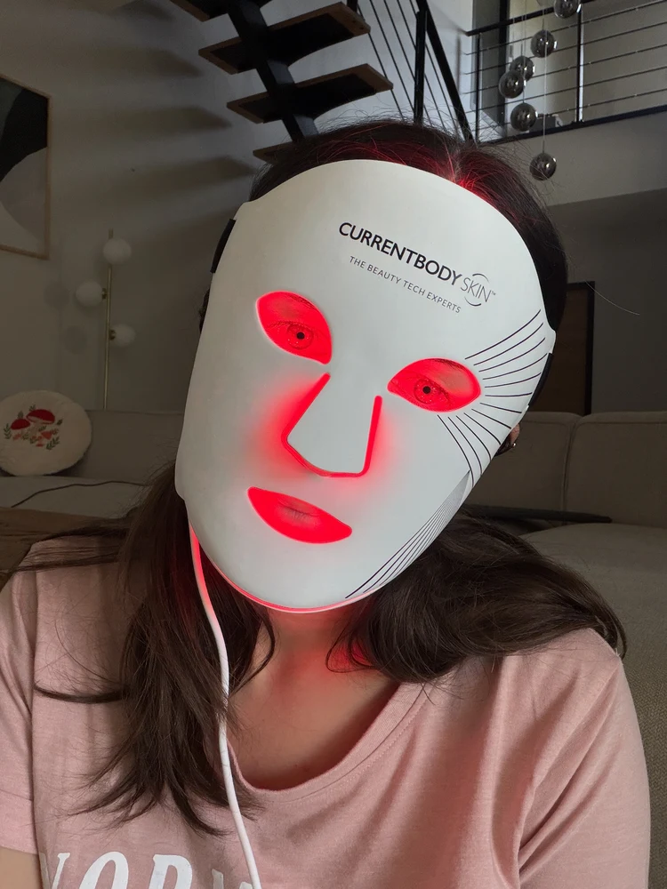 Mon avis sur le masque CurrentBody : test personnel avec revue des performances 11 emilie teste le masque led currentbody series 2 rendu sur mon visage
