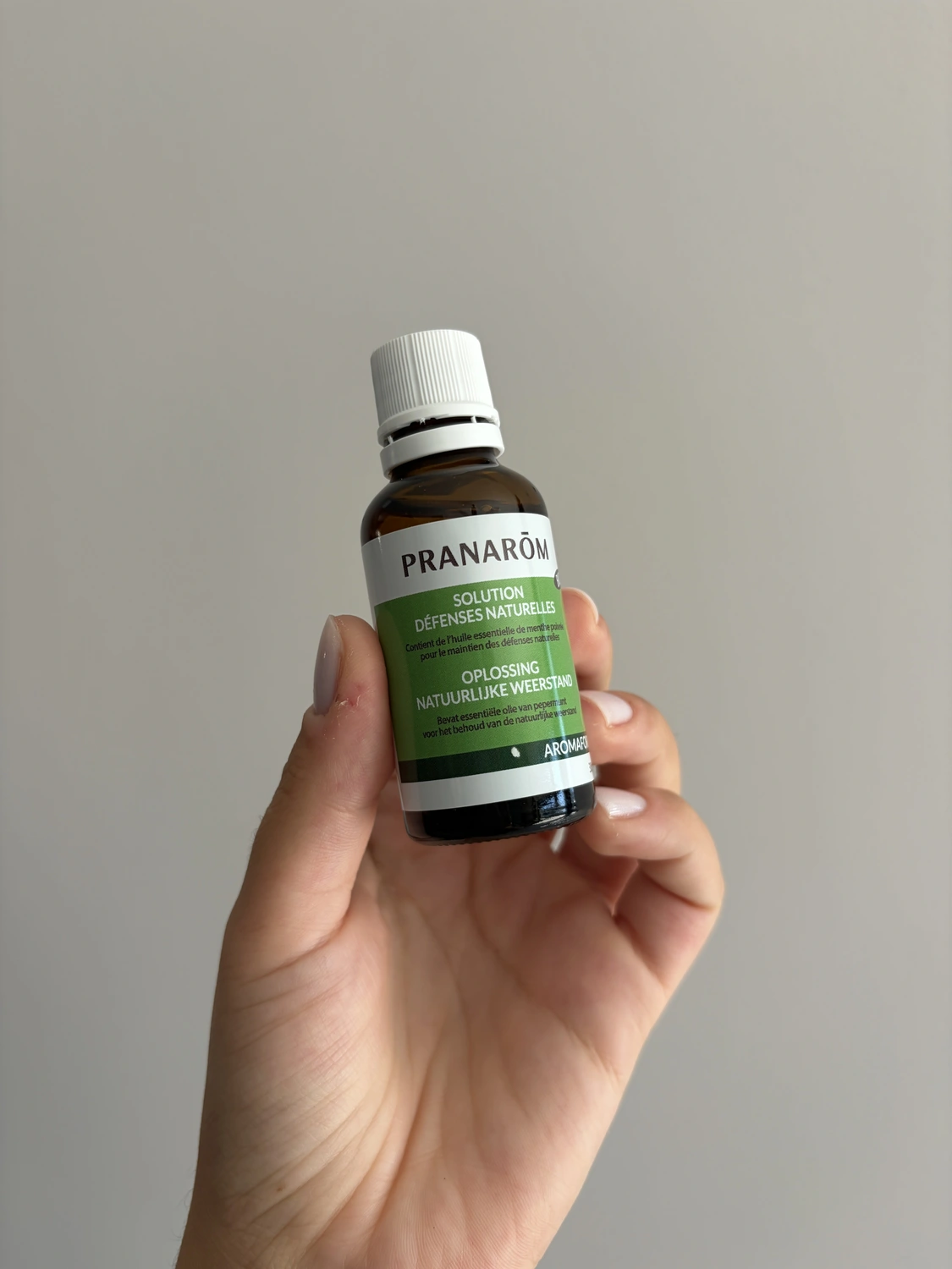 J'ai testé Pranarom : mon avis sur les remèdes naturels et baume pour bébé 6 Flacon concentré d'huiles essentielles Défenses naturelles Pranarom, détail de l'étiquette