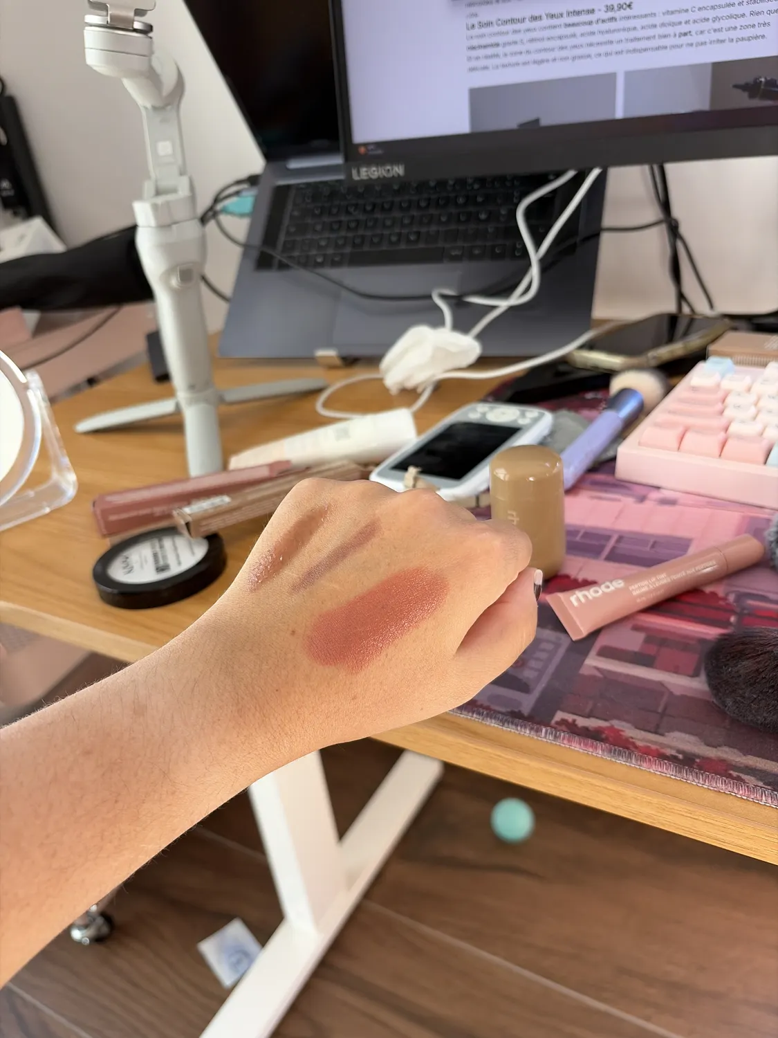Avis Rhode chez Sephora France : j'ai testé 4 produits de la marque de Hailey Bieber 3 Teintes Rhode testées par Emilie : blush Freckle, crayon Twist et lip tint Toast